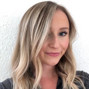 Meet your Posher, Abby